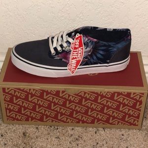 NWT lace up VANS